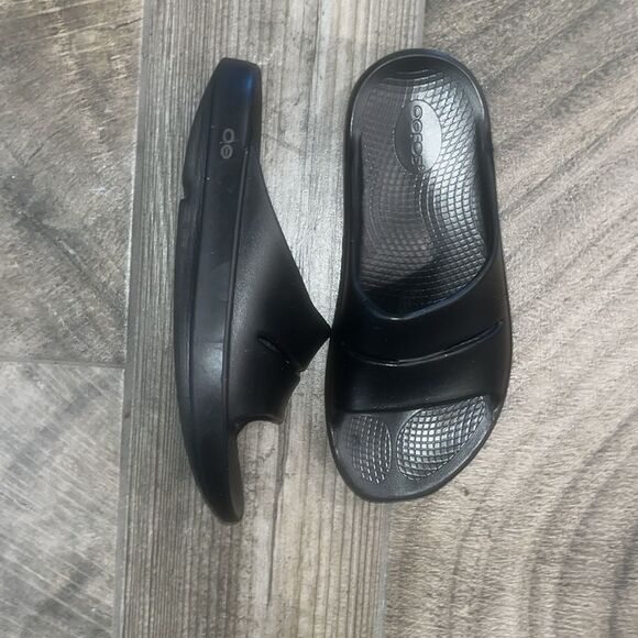 OOFOS Other - Oofos black flex unisex slides